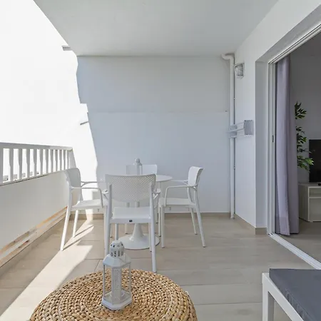 Apartment Palmeras - Pool & Terrace - Next To